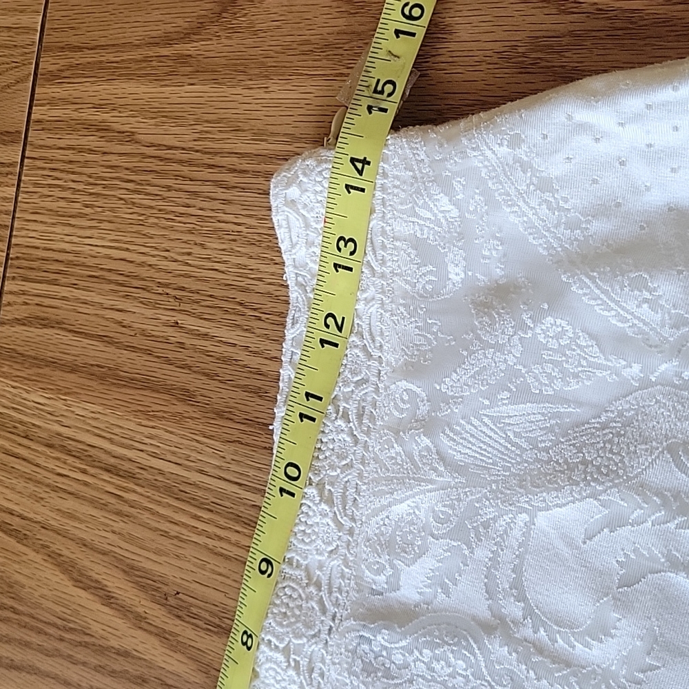 Elegant White Lace Maxi Skirt - Picture 11 of 16